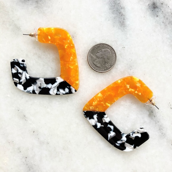 NEW! Mixed Media Marbled Angular Hoops 🌓 - Picture 3 of 3